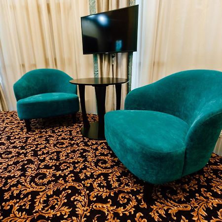 Khan-Chinar Hotel دنيبروبيتروفسك المظهر الخارجي الصورة