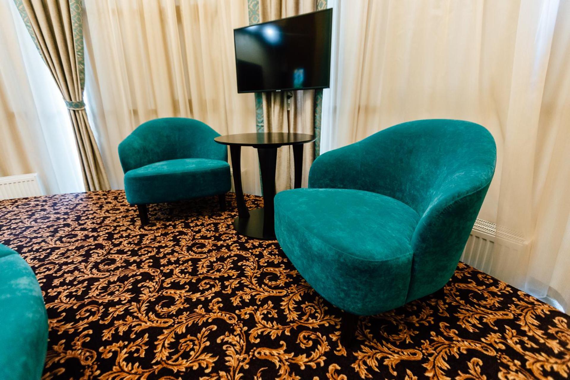 Khan-Chinar Hotel دنيبروبيتروفسك المظهر الخارجي الصورة