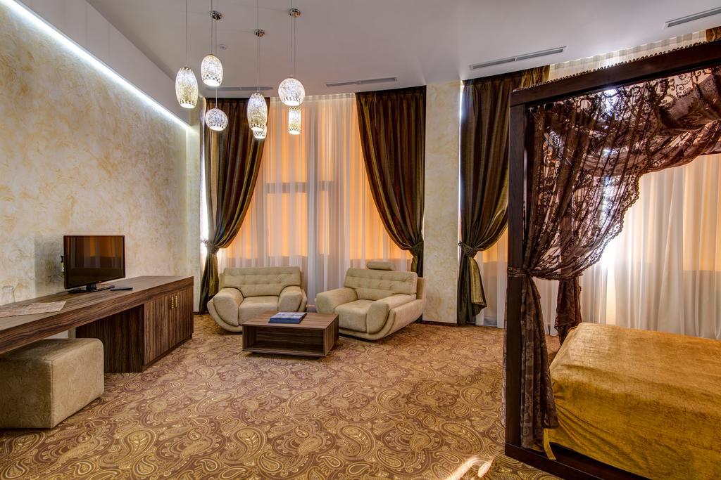 Khan-Chinar Hotel دنيبروبيتروفسك المظهر الخارجي الصورة