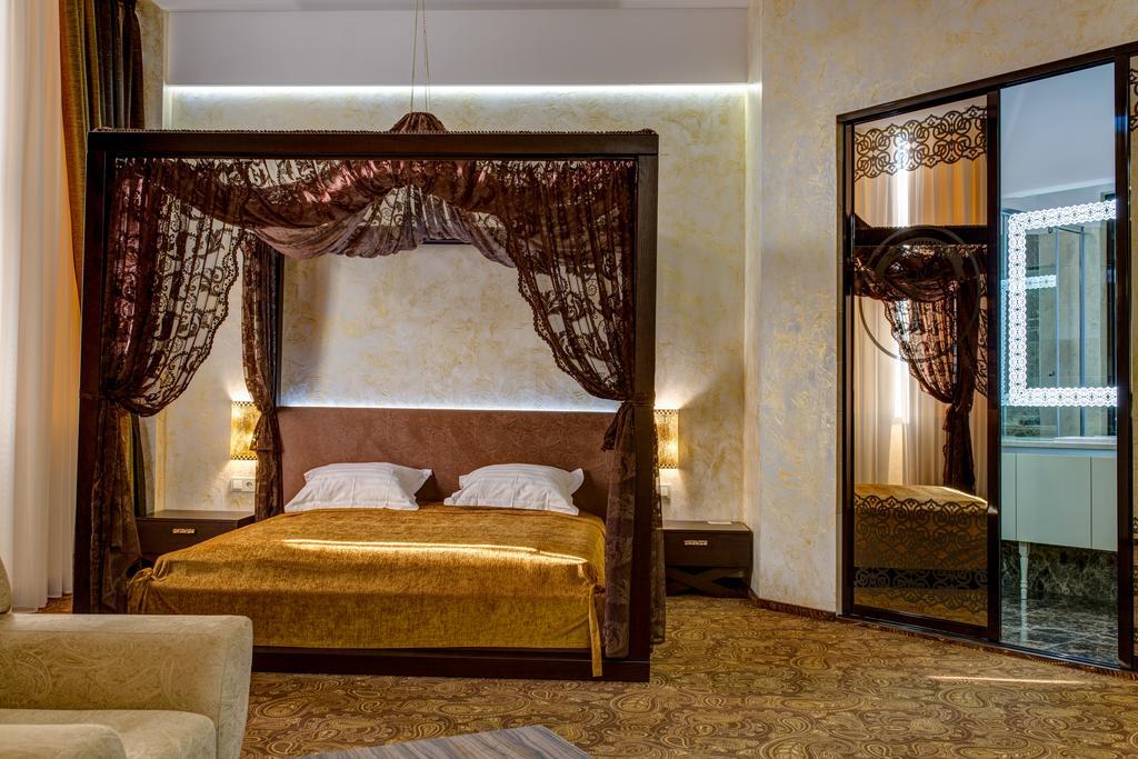 Khan-Chinar Hotel دنيبروبيتروفسك المظهر الخارجي الصورة