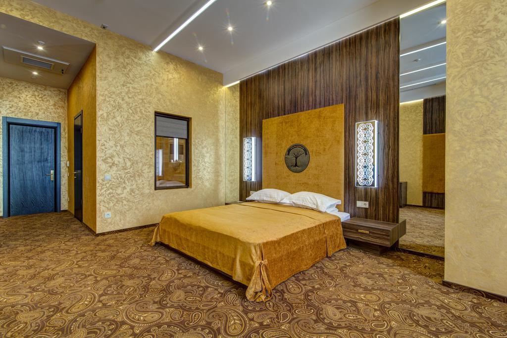 Khan-Chinar Hotel دنيبروبيتروفسك المظهر الخارجي الصورة