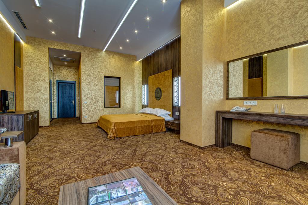 Khan-Chinar Hotel دنيبروبيتروفسك المظهر الخارجي الصورة