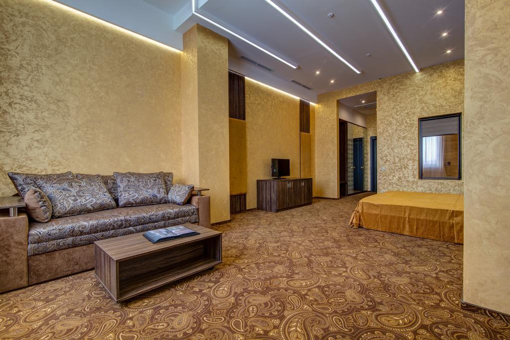 Khan-Chinar Hotel دنيبروبيتروفسك المظهر الخارجي الصورة
