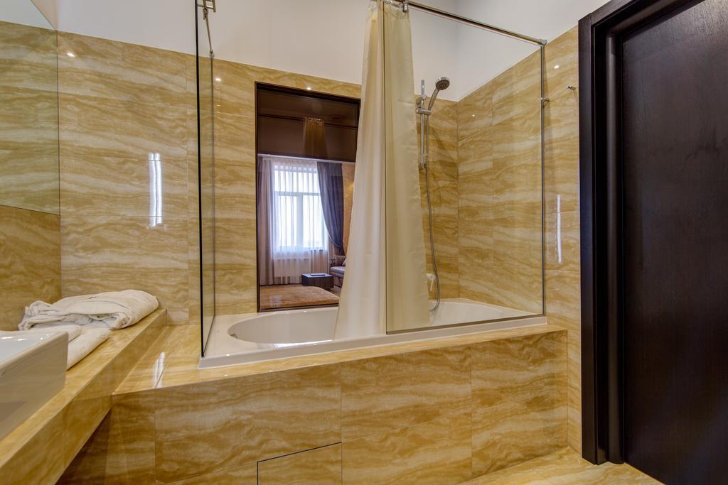 Khan-Chinar Hotel دنيبروبيتروفسك المظهر الخارجي الصورة