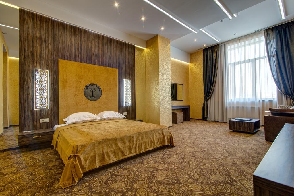 Khan-Chinar Hotel دنيبروبيتروفسك المظهر الخارجي الصورة
