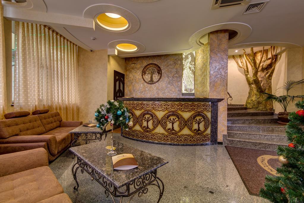 Khan-Chinar Hotel دنيبروبيتروفسك المظهر الخارجي الصورة