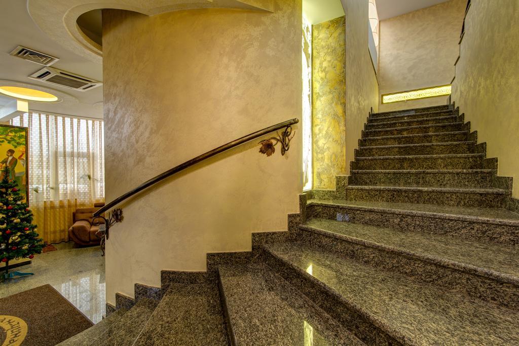 Khan-Chinar Hotel دنيبروبيتروفسك المظهر الخارجي الصورة