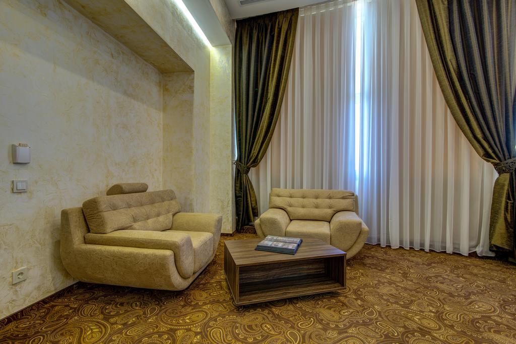 Khan-Chinar Hotel دنيبروبيتروفسك المظهر الخارجي الصورة