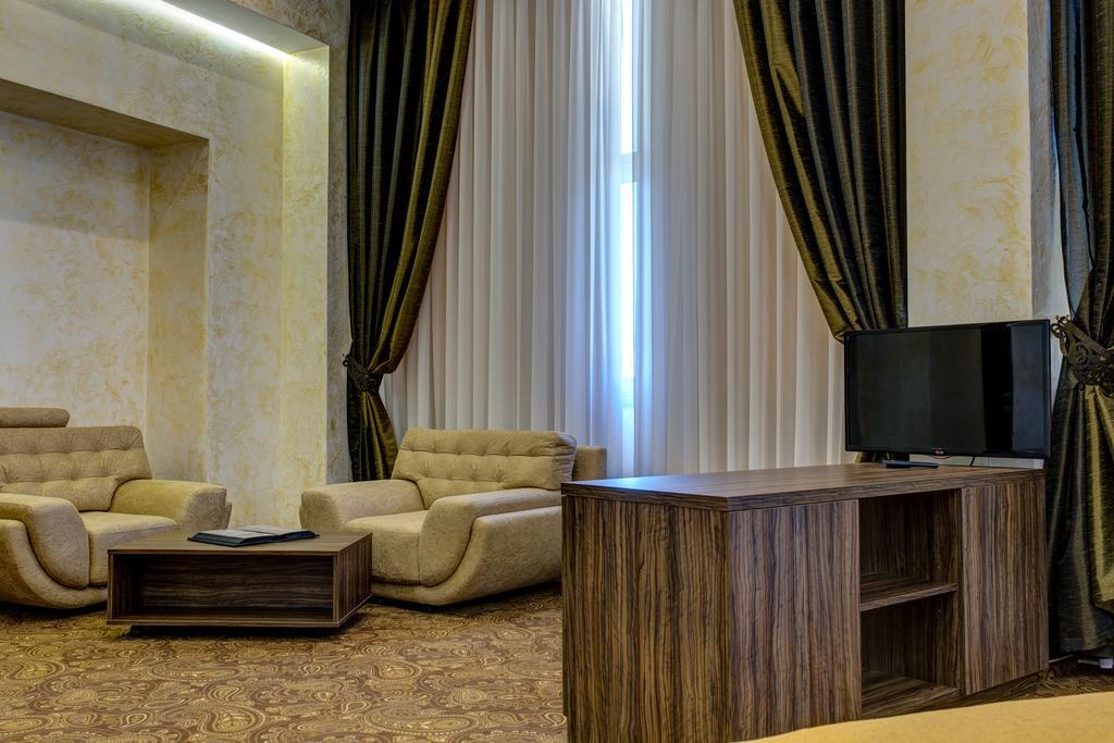 Khan-Chinar Hotel دنيبروبيتروفسك المظهر الخارجي الصورة