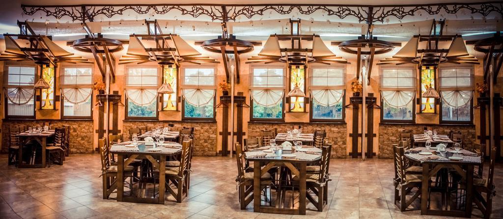 Khan-Chinar Hotel دنيبروبيتروفسك المظهر الخارجي الصورة