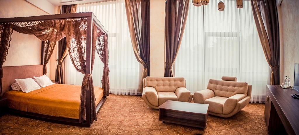 Khan-Chinar Hotel دنيبروبيتروفسك المظهر الخارجي الصورة