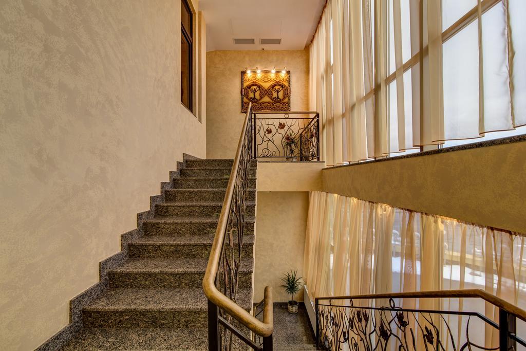Khan-Chinar Hotel دنيبروبيتروفسك المظهر الخارجي الصورة