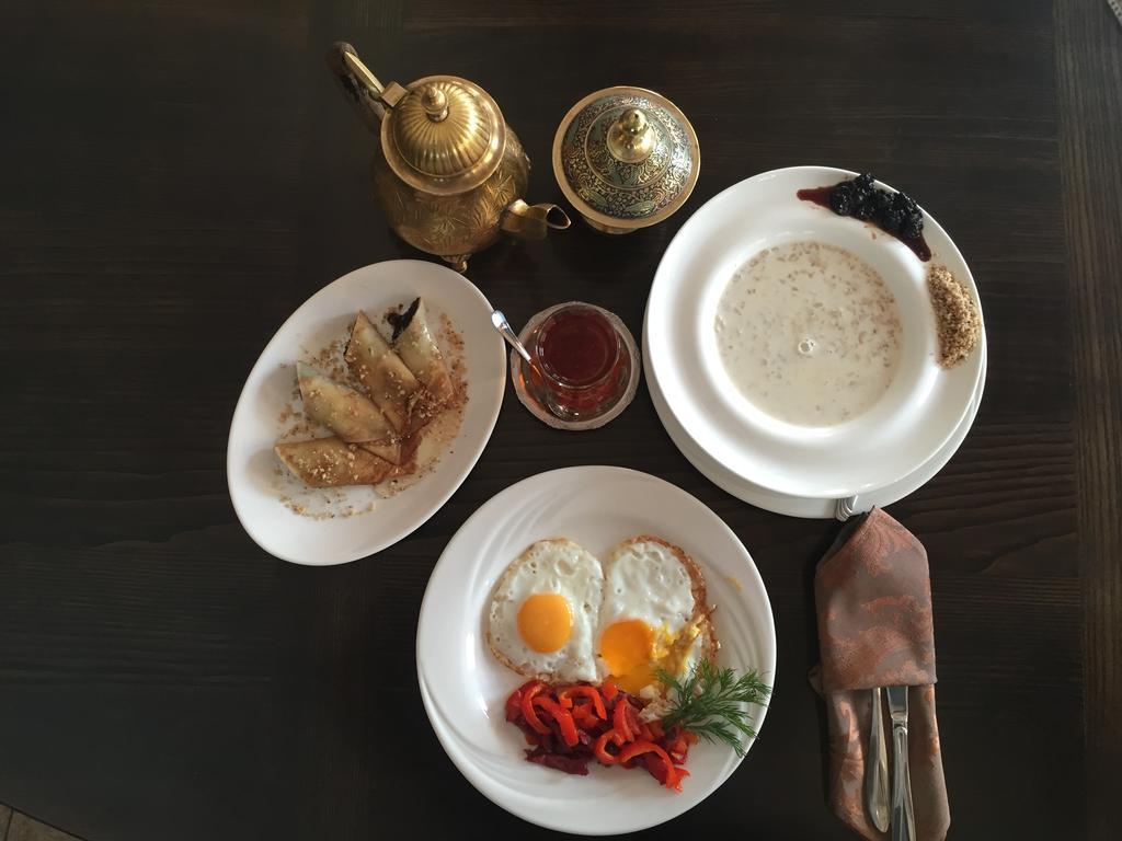 Khan-Chinar Hotel دنيبروبيتروفسك المظهر الخارجي الصورة