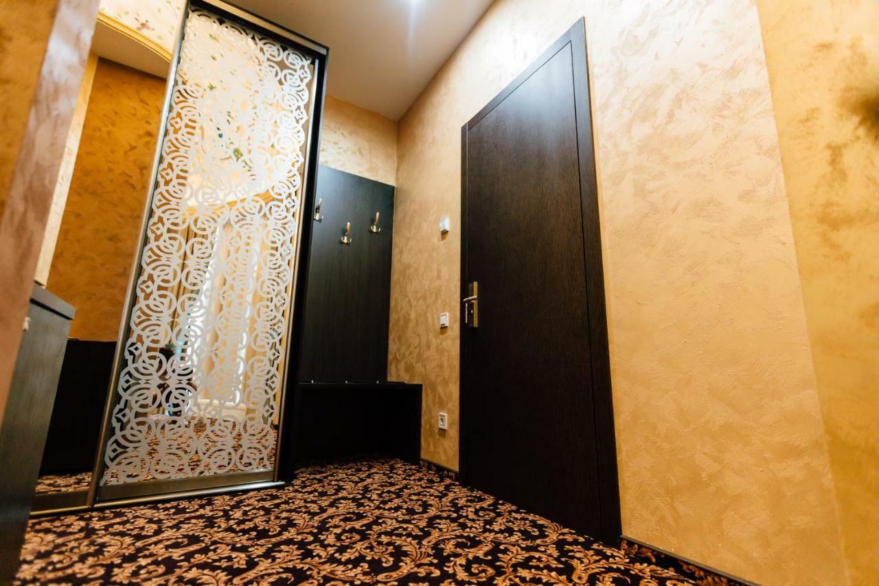 Khan-Chinar Hotel دنيبروبيتروفسك المظهر الخارجي الصورة