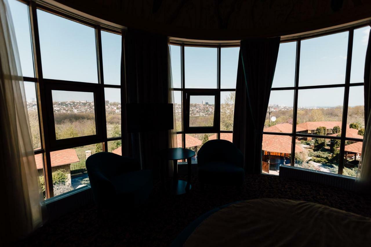Khan-Chinar Hotel دنيبروبيتروفسك المظهر الخارجي الصورة