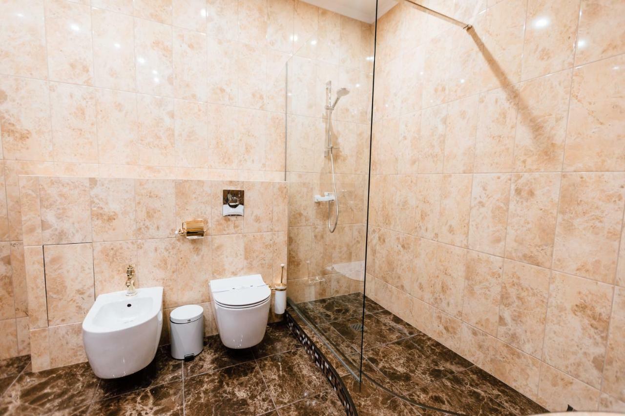 Khan-Chinar Hotel دنيبروبيتروفسك المظهر الخارجي الصورة