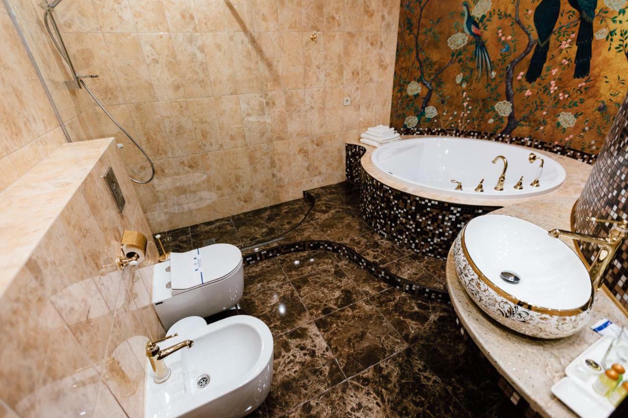 Khan-Chinar Hotel دنيبروبيتروفسك المظهر الخارجي الصورة