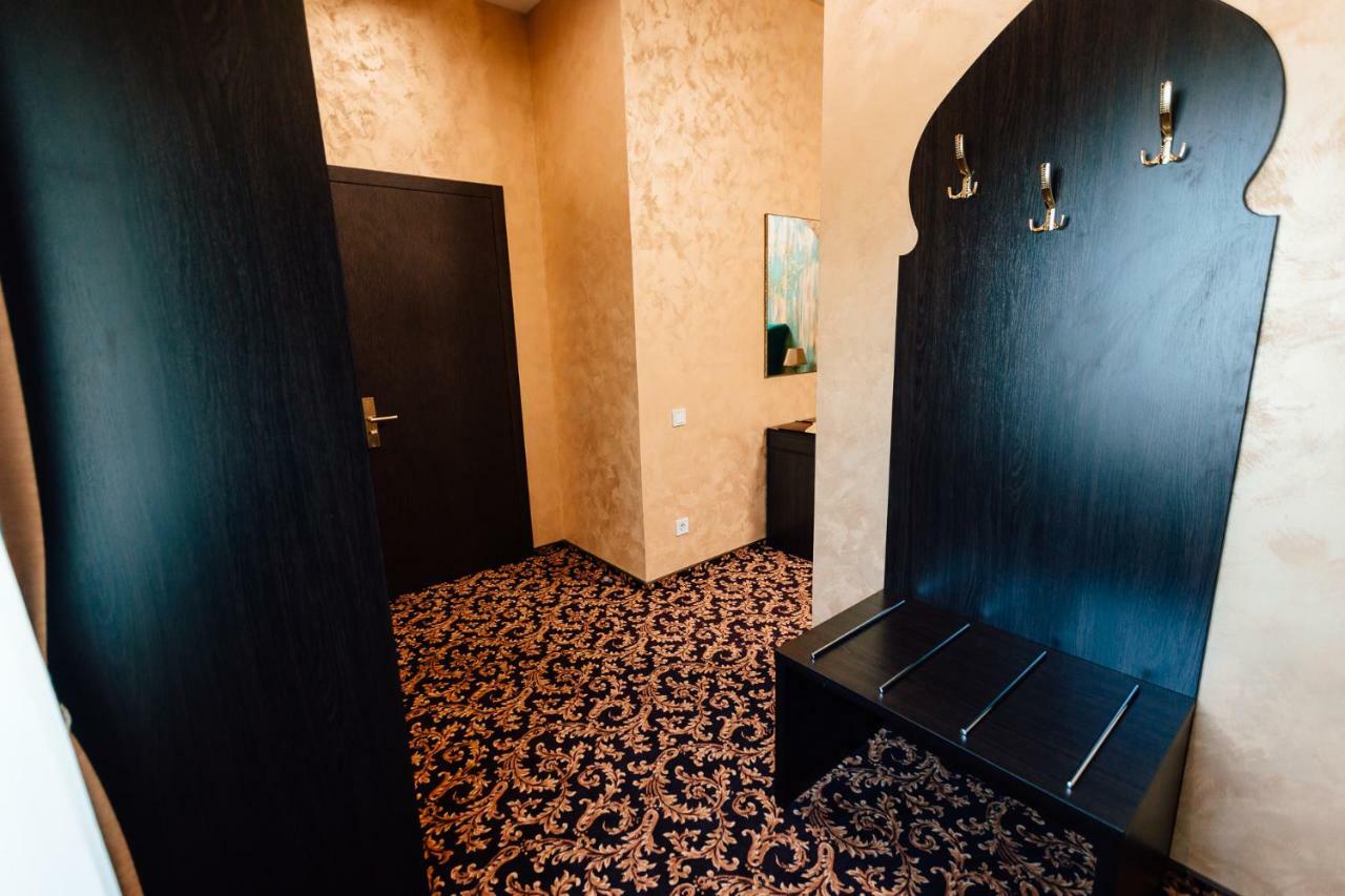 Khan-Chinar Hotel دنيبروبيتروفسك المظهر الخارجي الصورة