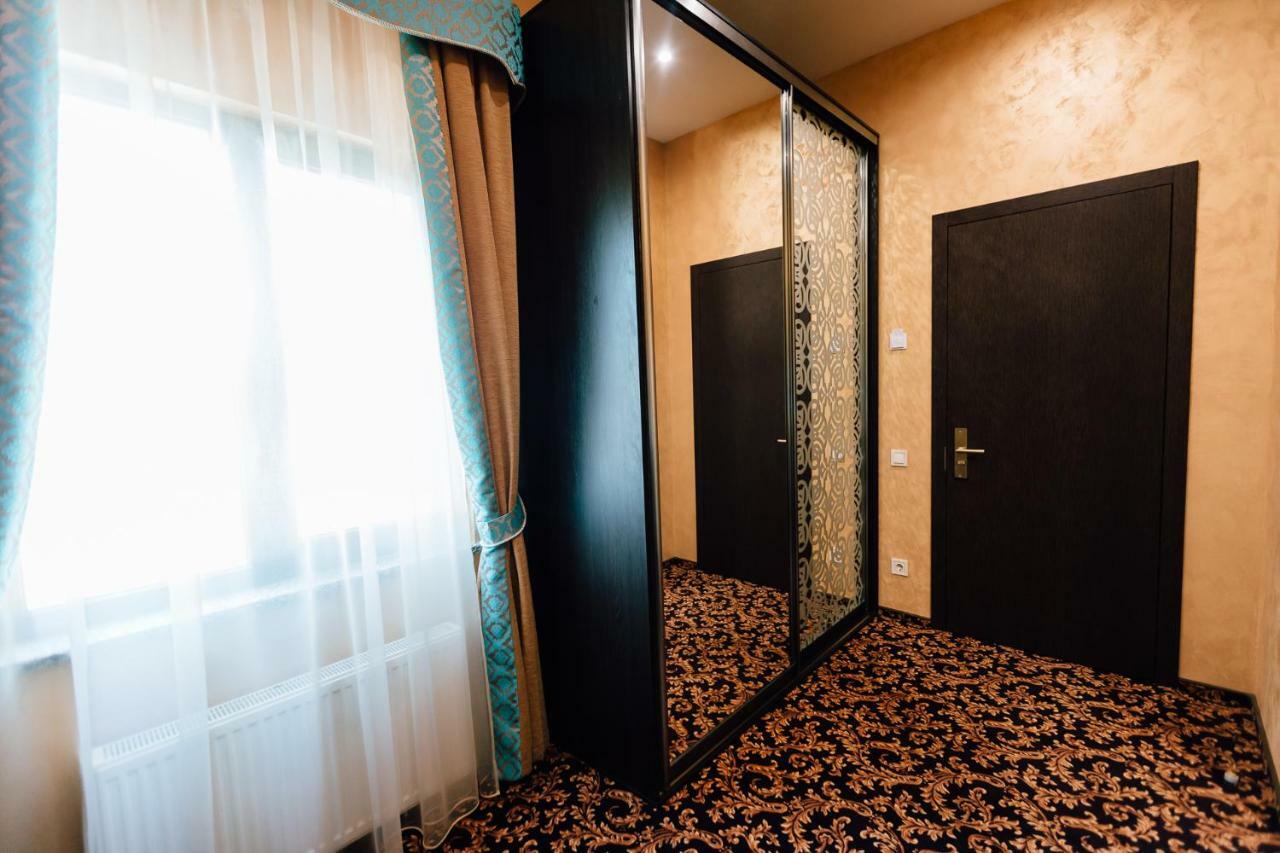 Khan-Chinar Hotel دنيبروبيتروفسك المظهر الخارجي الصورة