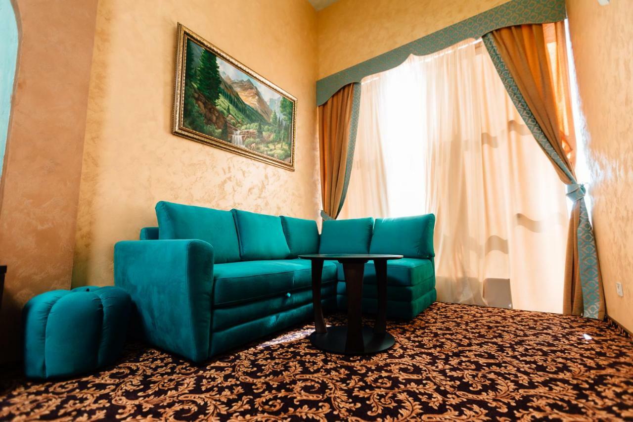 Khan-Chinar Hotel دنيبروبيتروفسك المظهر الخارجي الصورة