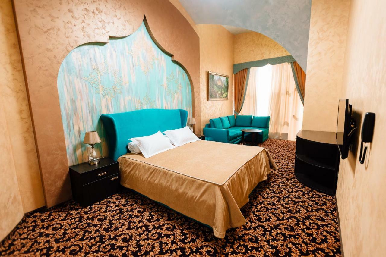 Khan-Chinar Hotel دنيبروبيتروفسك المظهر الخارجي الصورة